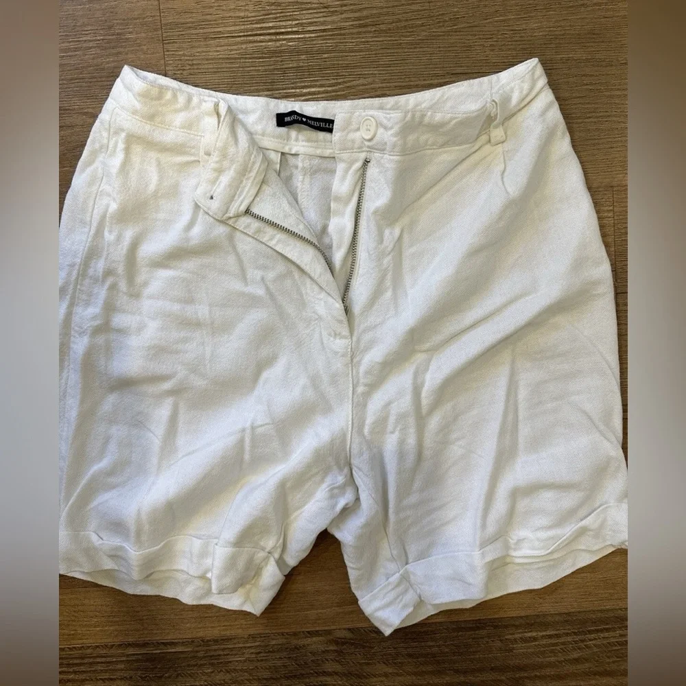Brandy Melville White Shorts - Picture 2 of 8